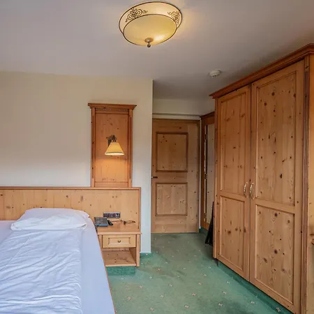Roesslwirt Hotel 4*