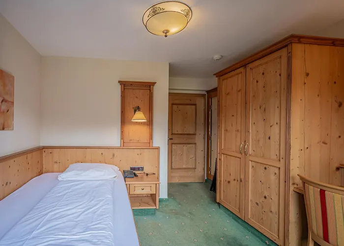 Roesslwirt Отель 4*